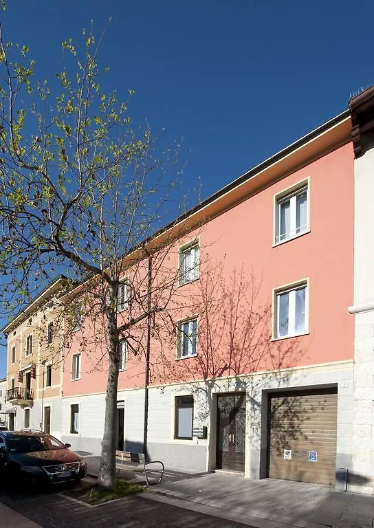 Le Suites - Di Fronte Ospedale Sacro Cuore Negrar 0*,  Italien