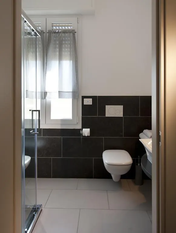 Le Suites - Di Fronte Ospedale Sacro Cuore Negrar Frühstückspension