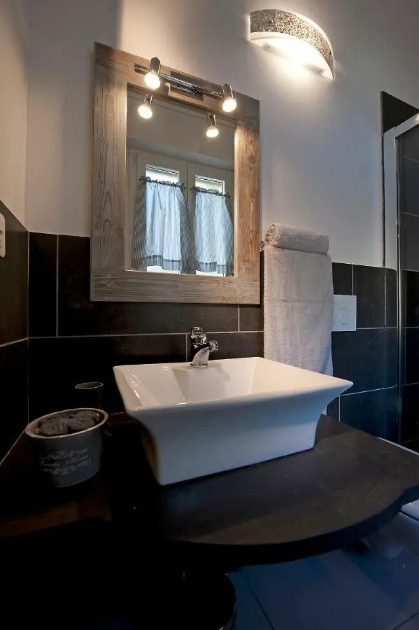 Le Suites - di fronte Ospedale Sacro Cuore Negrar 0*,  Italia